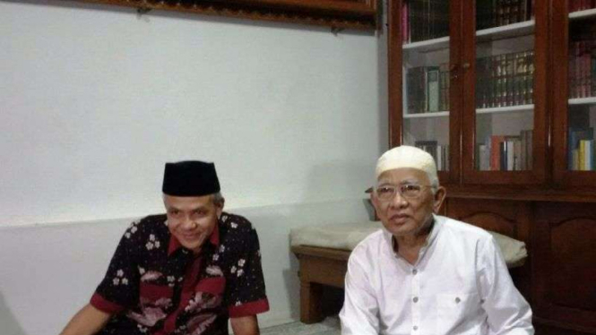 Gus Mus bersama Gubernur Jateng Ganjar Pranowo