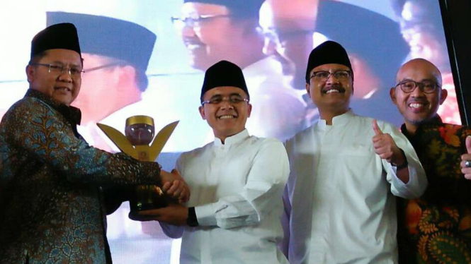 Bupati Banyuwangi Abdullah Azwar Anas (dua dari kiri).