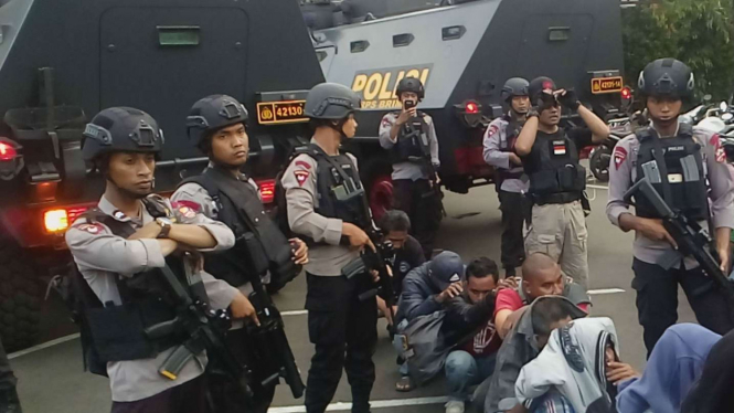 Pelaku bentrokan di Bojonggede dievakuasi dengan Baracuda.