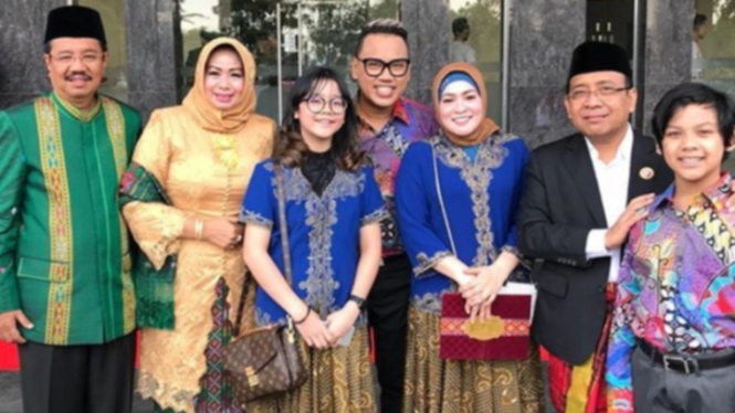 Keluarga Uya Kuya