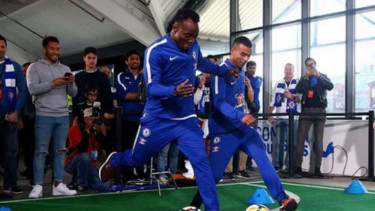 Michael Essien bersama Ashley Cole