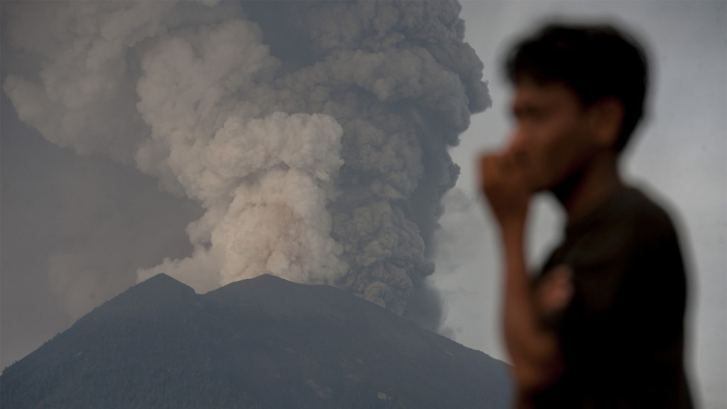 Pemerintah naikan status gunung agung