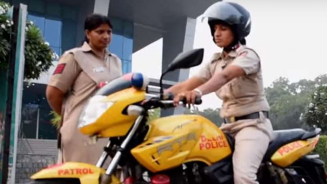 Polwan bermotor diluncurkan di India.
