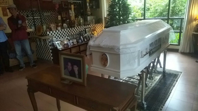 Suasana di rumah duka Bondan Winarno