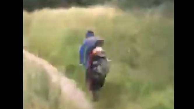 aksi konyol pengendara motor matik