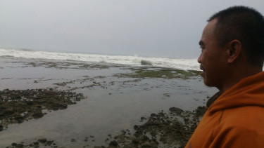 Gelombang tinggi di pantai Garut