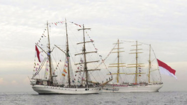 KRI Dewaruci dan KRI Bima Suci