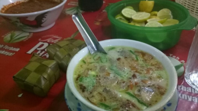 Coto Makassar di Warung Coto Bedagang Fly Over
