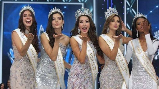 Miss Supranational 2017, Jenny Kim (paling tengah)