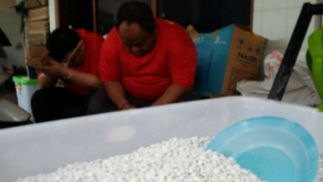 Pil PCC yang diamankan BNN di Jalan Raya Halmahera, Semarang, Jateng.
