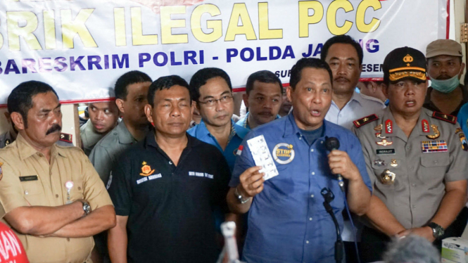 Kepala BNN, Komjen Budi Waseso (baju biru)