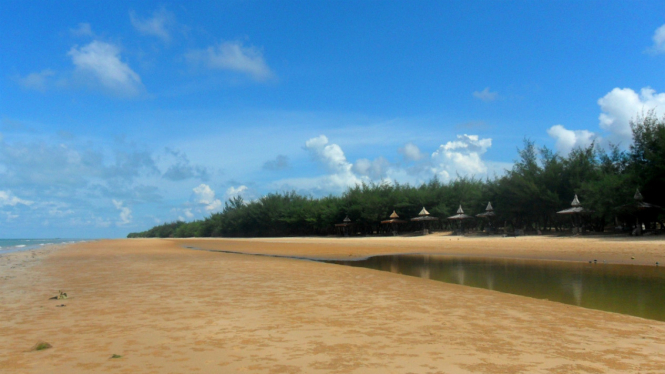 Pantai Slopeng di Sumenep