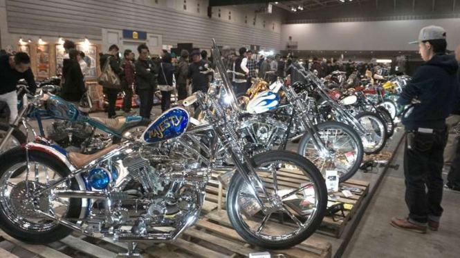 Kompetisi motor custom.