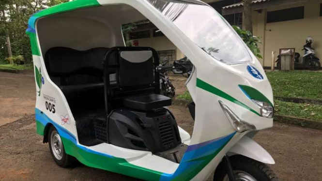 Motor listrik roda tiga Viar.