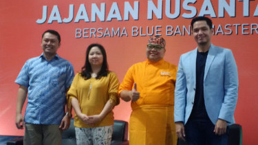 Dude Harlino di Festival Jajanan Nusantara di Semarang, Jawa Tengah.
