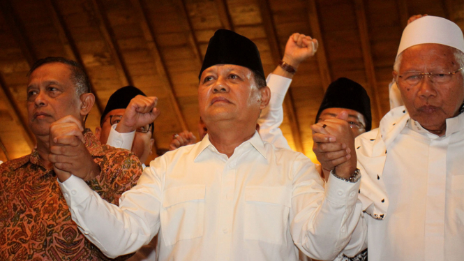 Cagub Jawa Barat, Mayjen (Purn) Sudrajat.