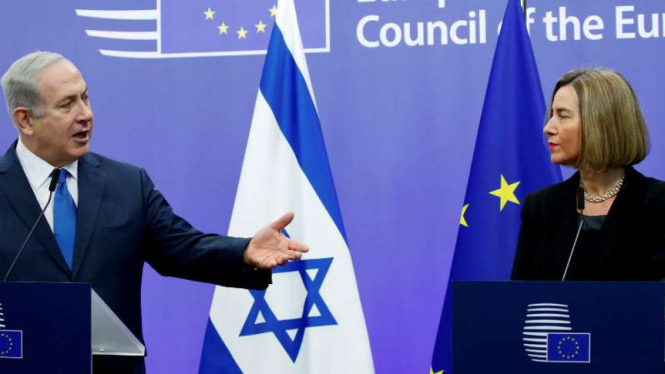 Federica Mogherini  (kiri) dan PM Israel Benyamin Netanyahu