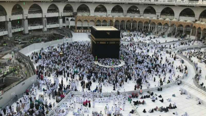 Jamaah haji saat mengitari Ka'bah di Kota Mekah Arab Saudi (foto ilustrasi) 