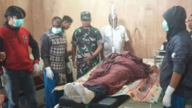 Kelompok bersenjata Papua menembak mati seorang operator alat berat yang sedang mengerjakan proyek pembangunan jalan di Distrik Mugi, Kabupaten Nduga, Pegunungan Papua, pada Selasa, 12 Desember 2017.