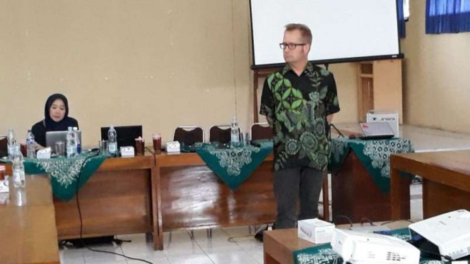 profesor asal Australia, Marc Pruyn