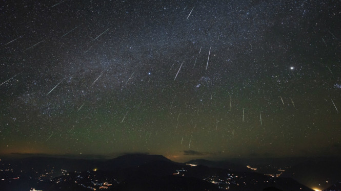 Ilustrasi hujan meteor.