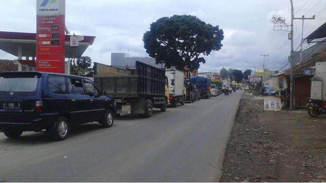 Kondisi kemacetan di jalur keluar Tol Ciawi Bogor, Kamis (14/12/2017)