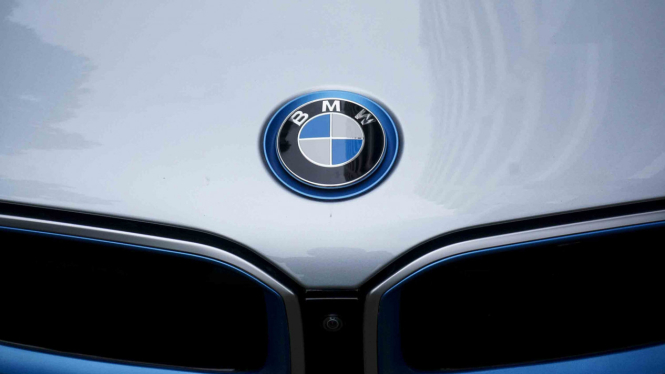 Mobil Listrik (hybrid) BMW i8 di Jakarta