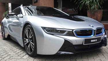 Mobil Listrik (hybrid) BMW i8 di Jakarta