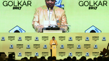 Airlangga Hartarto saat memberikan sambutan saat pembukaan Rapimnas Partai Golkar di Jakarta Convention Center, Senin (18/12). 