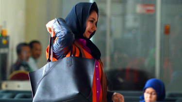 Tersangka kasus suap di Kutai Kartanegara Rita Widyasari 