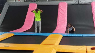 Bounce Street Trampoline Park di Kawasan Jakarta Utara.