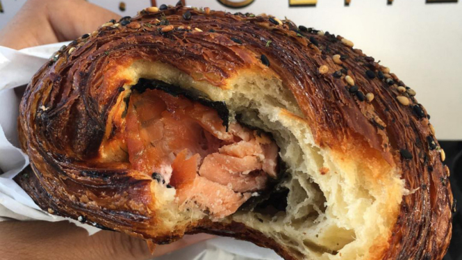 Croissant isi sushi.