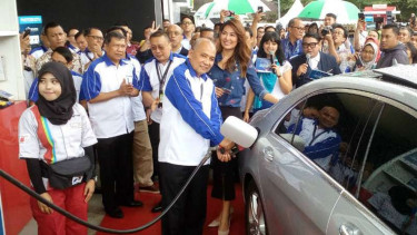 Vice President Corporate Communication Pertamina, Adiatma Sardjito, di SPBU Pertamina Jalan Raya Lenteng Agung Timur, Jakarta, pada Rabu, 20 Desember 2017.