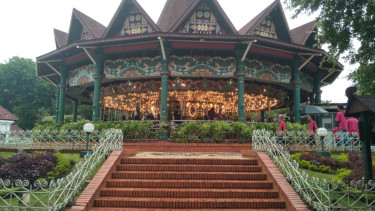 Suasana wahana permainan di Ancol