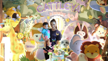 Ririn Ekawati di ulang tahun Abigail Cattleya Putri.