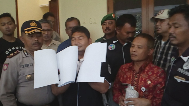 Modus penyelundupan ekstasi di dalam buku.