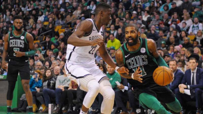 Pebasket Boston Celtics, Kyrie Irving (kanan)
