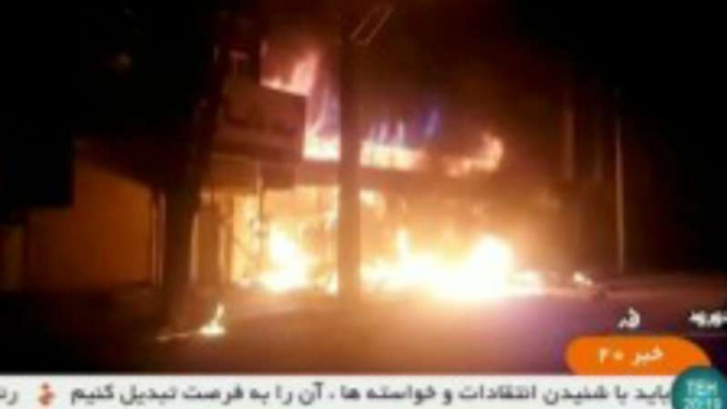 Aksi demonstrasi di Iran mulai menjurus ke aksi anarkis.