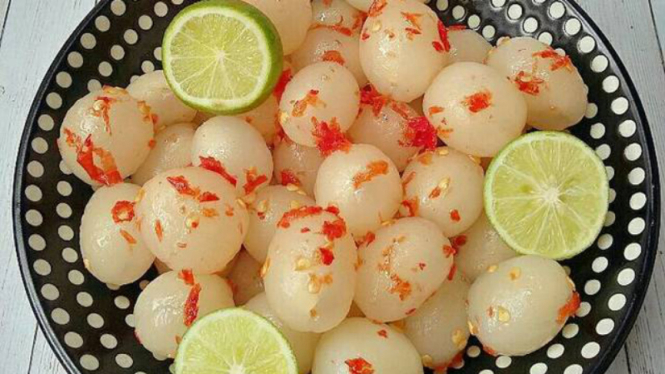 Asinan rambutan.