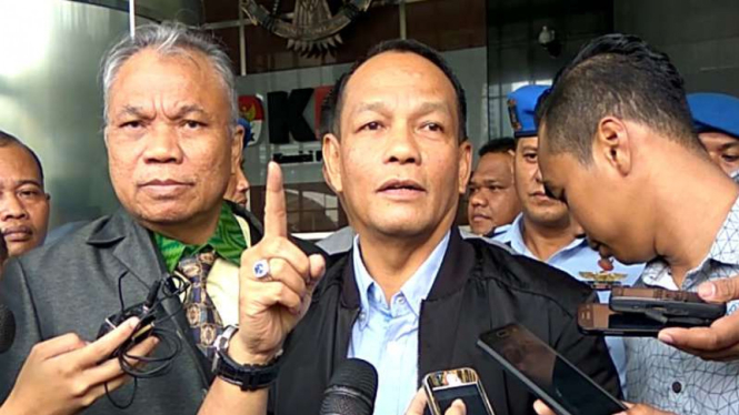 Mantan KSAU, Marsekal (Purn) Agus Supriatna, usai diperiksa KPK.