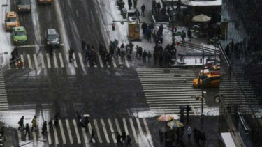Suasana beku dan bersalju di Manhattan, New York.