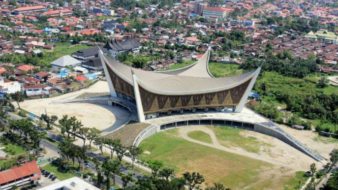 Masjid Raya di Kota Padang, Sumatera Barat.