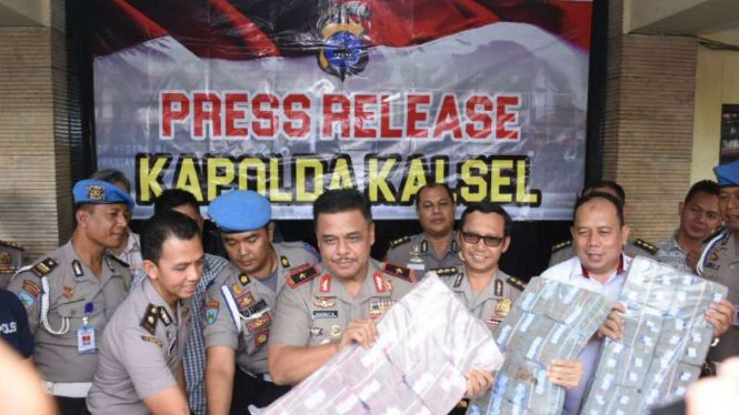 Kapolda Kalsel Brigjen Rachmat Mulyana merilis kasus perampokan 