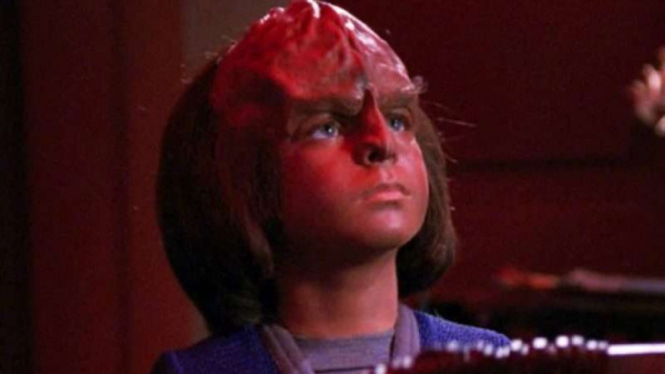 Jon Steuer pemeran Worf anak Alexander Rozhenko dalam film Star Trek