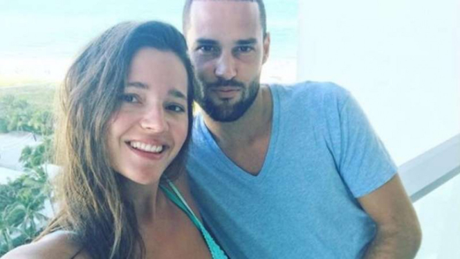 Pemain Guizhou, Mario Suarez dan kekasihnya Malena Costa.