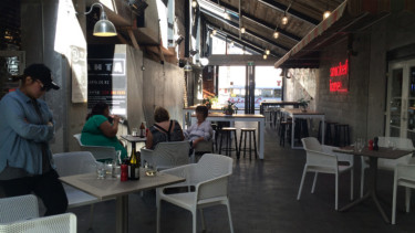 Restoran di Auckland, Selandia Baru.