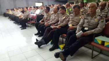 Polisi RW di Kota Malang, Jawa Timur.