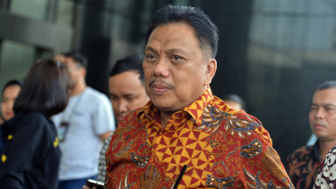 Bendahara Umum PDIP Olly Dondokambey