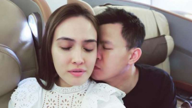 Shandy Aulia & suami