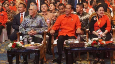 Megawati dan Jokowi di HUT PDIP ke-45.